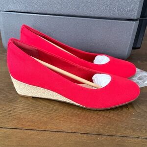 Clarks Red Canvas Wedge Pumps 7.5 New